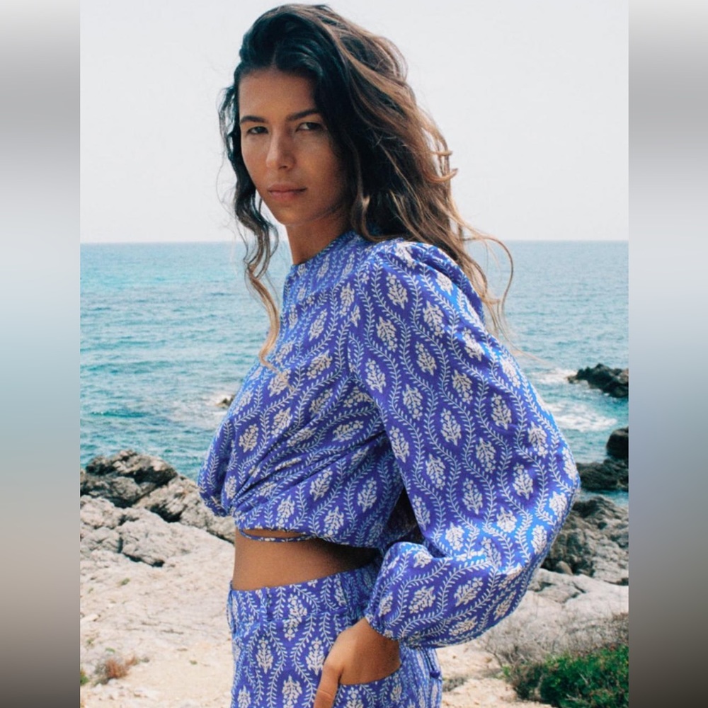 Blue floral Zara blouse